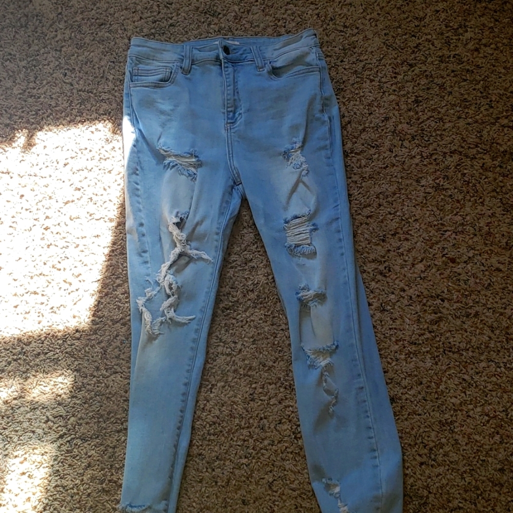 Light washed ripped jeans